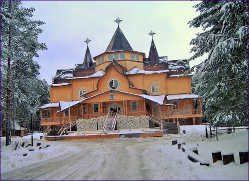 Das Anwesen des Weihnachtsmanns in Sosnovy Bor